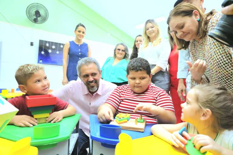 Em Jaguaretama, Governo do Ceará entrega 100ª Brinquedopraça desde 2023; município também recebe CEI e areninha