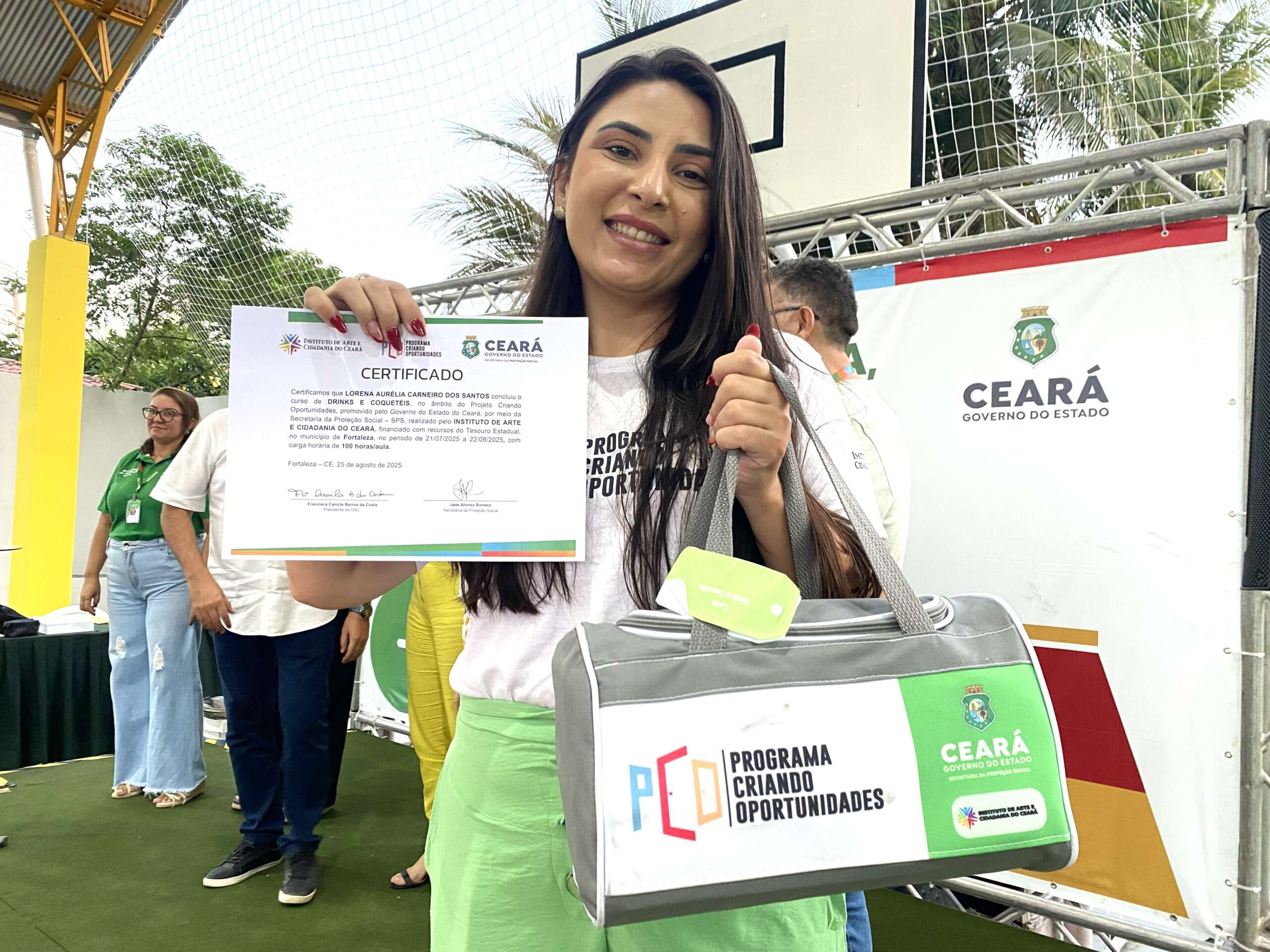 Mais de 1.200 pessoas recebem certificados de qualificação profissional nesta semana