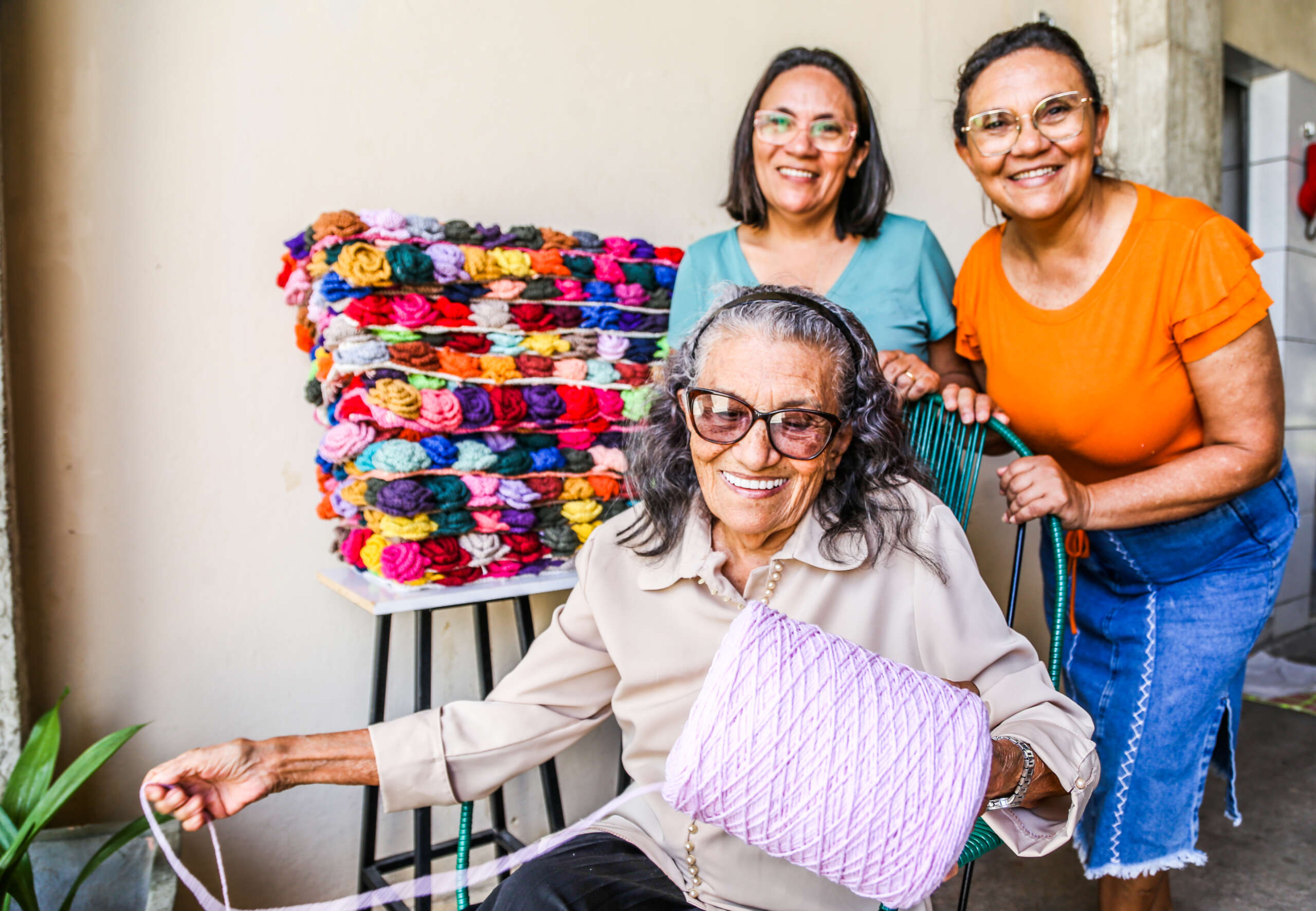 Com mais de 13 mil flores de crochê, árvore de Natal da CeArt homenageia crocheteiras cearenses