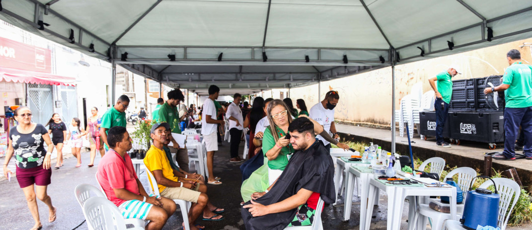 Projeto Acolher leva serviços para o bairro Farias Brito, em Fortaleza