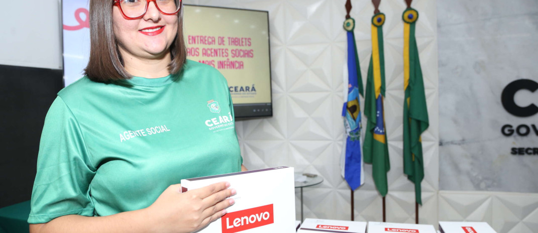 SPS entrega novos tablets para fortalecer acompanhamento de famílias do Mais Infância Ceará