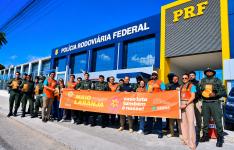 Blitz do Maio Laranja mobiliza motoristas na BR-116 em ação de conscientização