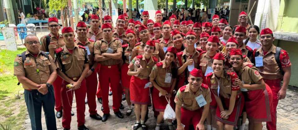Alunos do Colégio Militar do Corpo de Bombeiros participam de feira educacional do IFCE
