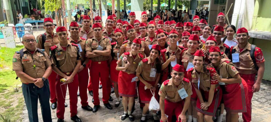 Alunos do Colégio Militar do Corpo de Bombeiros participam de feira educacional do IFCE