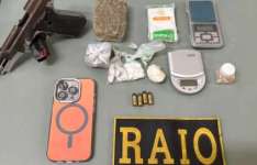 CPRaio da PMCE apreende pistola, drogas e celular com registro de roubo no Pici
