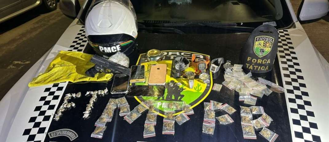 PMCE apreende drogas e simulacro de arma em imóvel abandonado em Caucaia