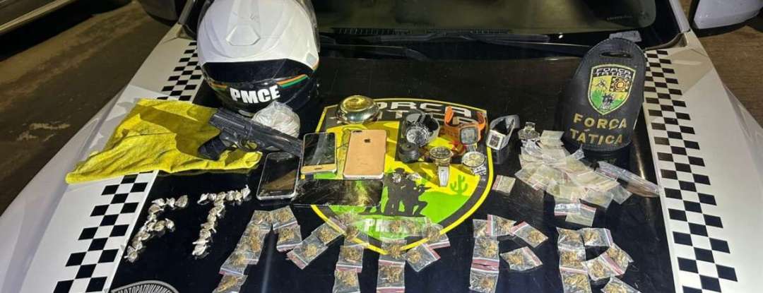 PMCE apreende drogas e simulacro de arma em imóvel abandonado em Caucaia