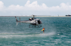 Em ação conjunta, Ciopaer/SSPDS e CBMCE localizam e resgatam kitesurfista à deriva no mar em Caucaia