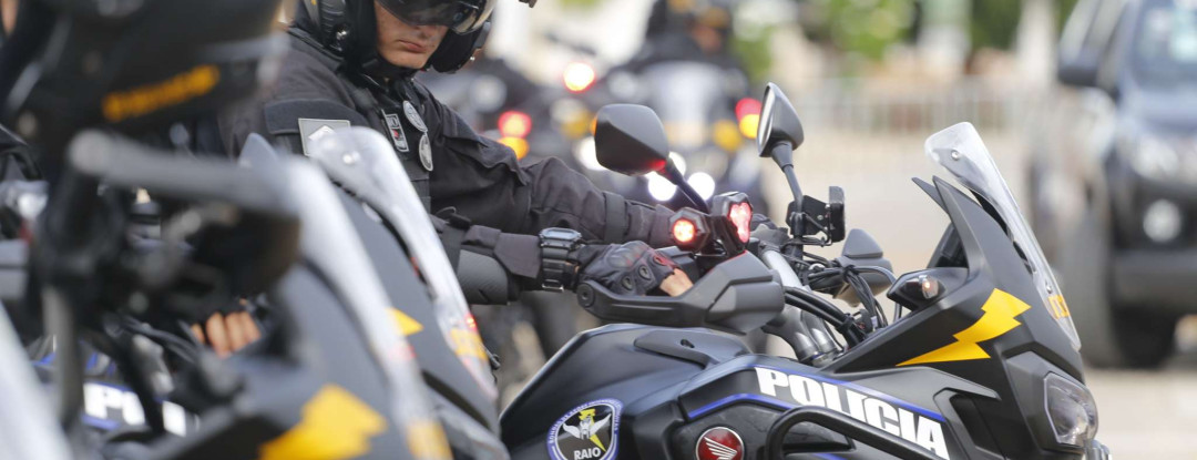 Polícia Militar captura trio em flagrante e apreende munições e drogas em Beberibe
