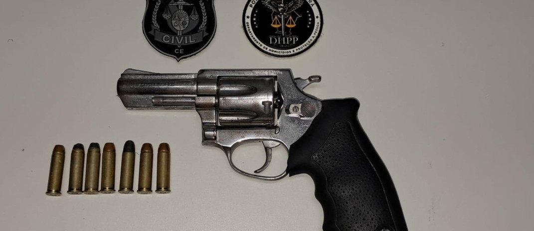 Suspeito de homicídios em Fortaleza é preso pela PCCE em posse de arma em Maracanaú