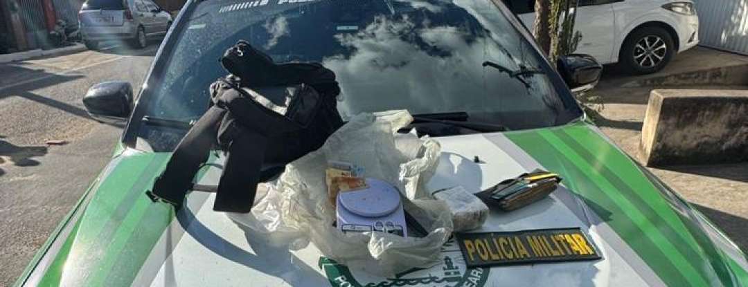 PMCE captura homem suspeito por tráfico de drogas e apreende entorpecentes em Assaré