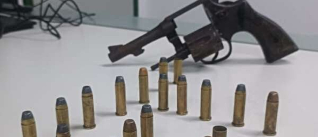 Polícia Militar prende suspeito em flagrante com arma de fogo e munições no bairro Vila Velha