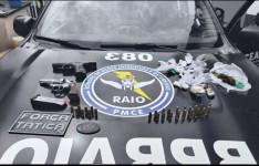 PMCE prende dupla suspeita de homicídio e apreende armas de fogo, munições e drogas em Ibiapina
