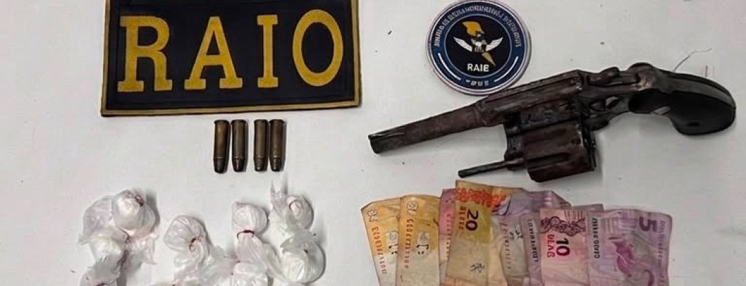 PMCE prende dupla e apreende arma, munições e drogas durante ação em Paraipaba