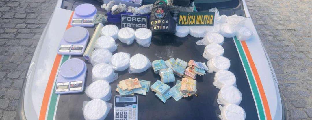 PMCE prende suspeito e apreende quase 17 kg de drogas em Iguatu