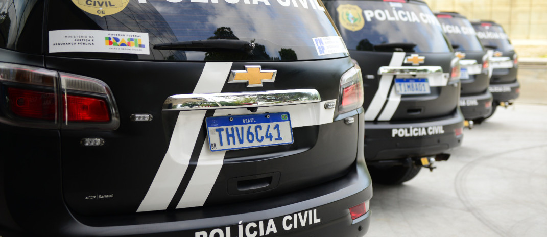PCCE prende em flagrante suspeito de tráfico de drogas e apreende entorpecentes na Sabiaguaba