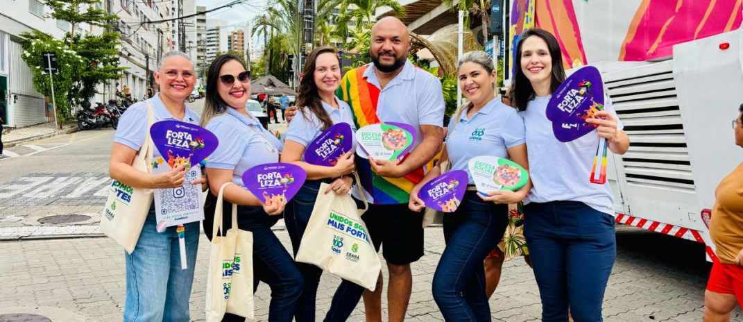 Codes/SSPDS desenvolve ação de conscientização na 25ª Parada pela Diversidade Sexual do Ceará