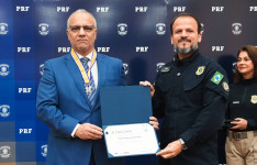 Durante solenidade, secretário da SSPDS recebe a mais alta honraria da Polícia Rodoviária Federal
