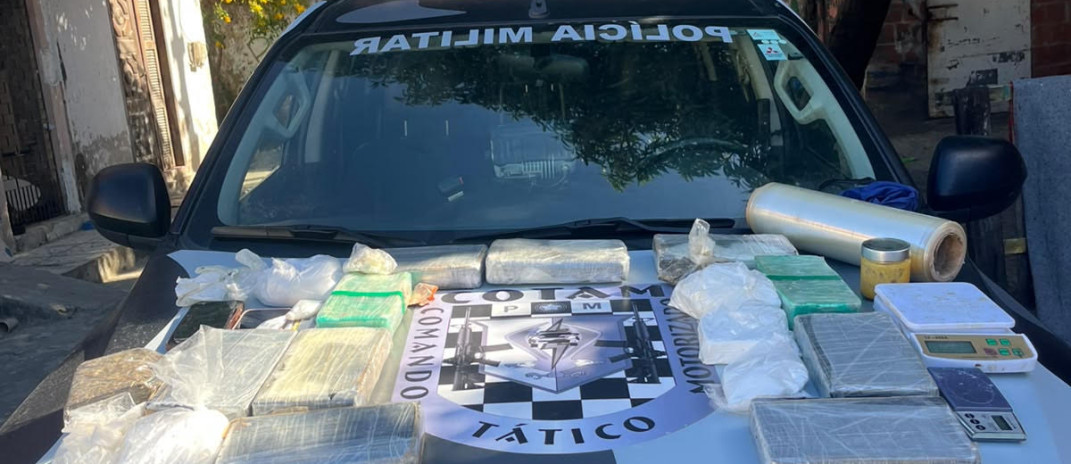 PMCE apreende mais de 14 kg de drogas e prende suspeito durante ação em Jacarecanga