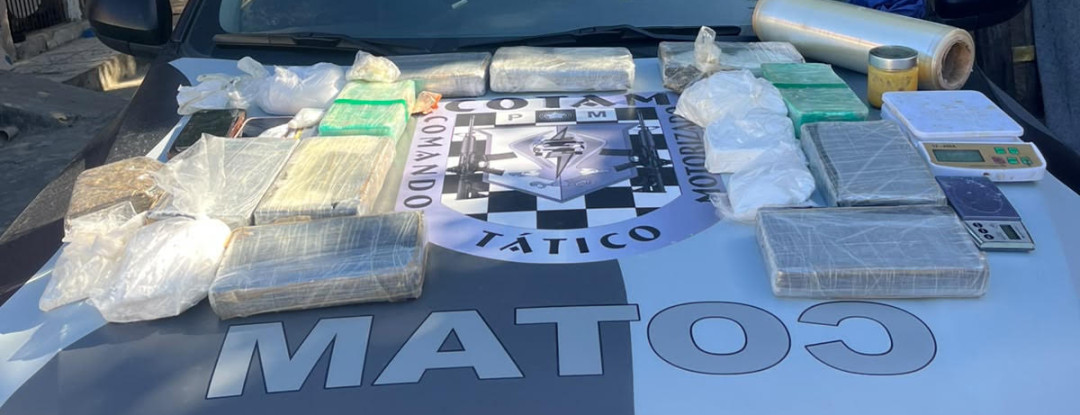 PMCE apreende mais de 14 kg de drogas e prende suspeito durante ação em Jacarecanga