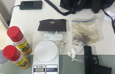 PMCE captura dois homens e uma mulher em flagrante e apreende drogas em Caucaia
