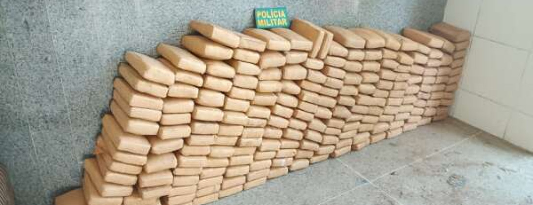 Polícia Militar e PRF apreendem 200 kg de maconha e prendem dupla em Acopiara