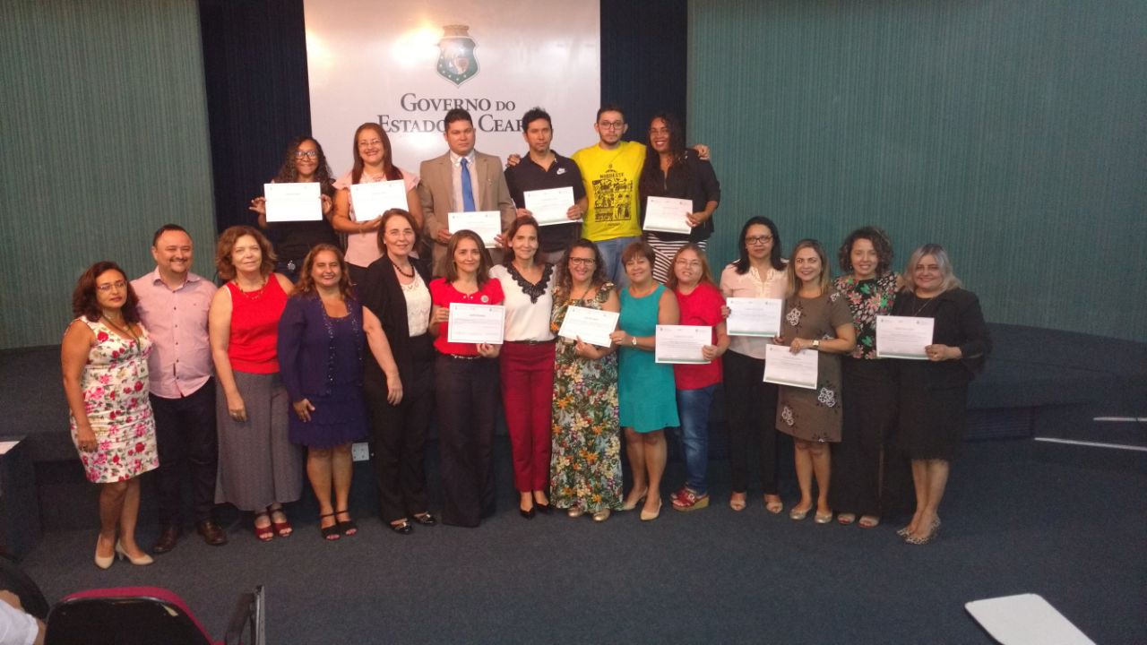 Vice-governadora certifica membros da CGD e educadores do Bom Jardim em curso de justiça restaurativa e círculo de construção de paz