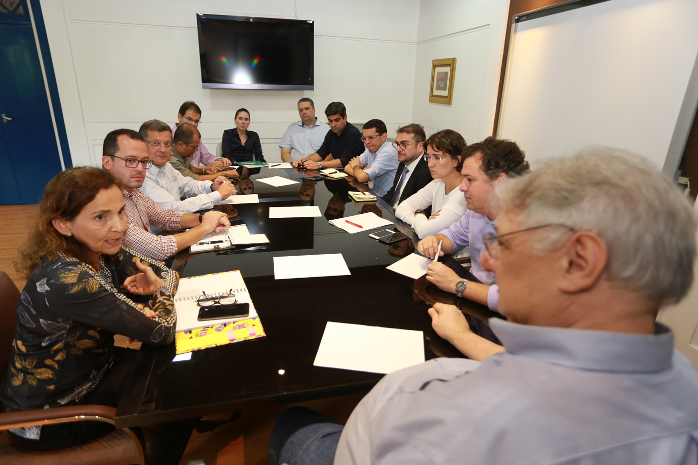 Vice-governadora Izolda Cela debate ações de prevenção à violência com vice-prefeito de Fortaleza