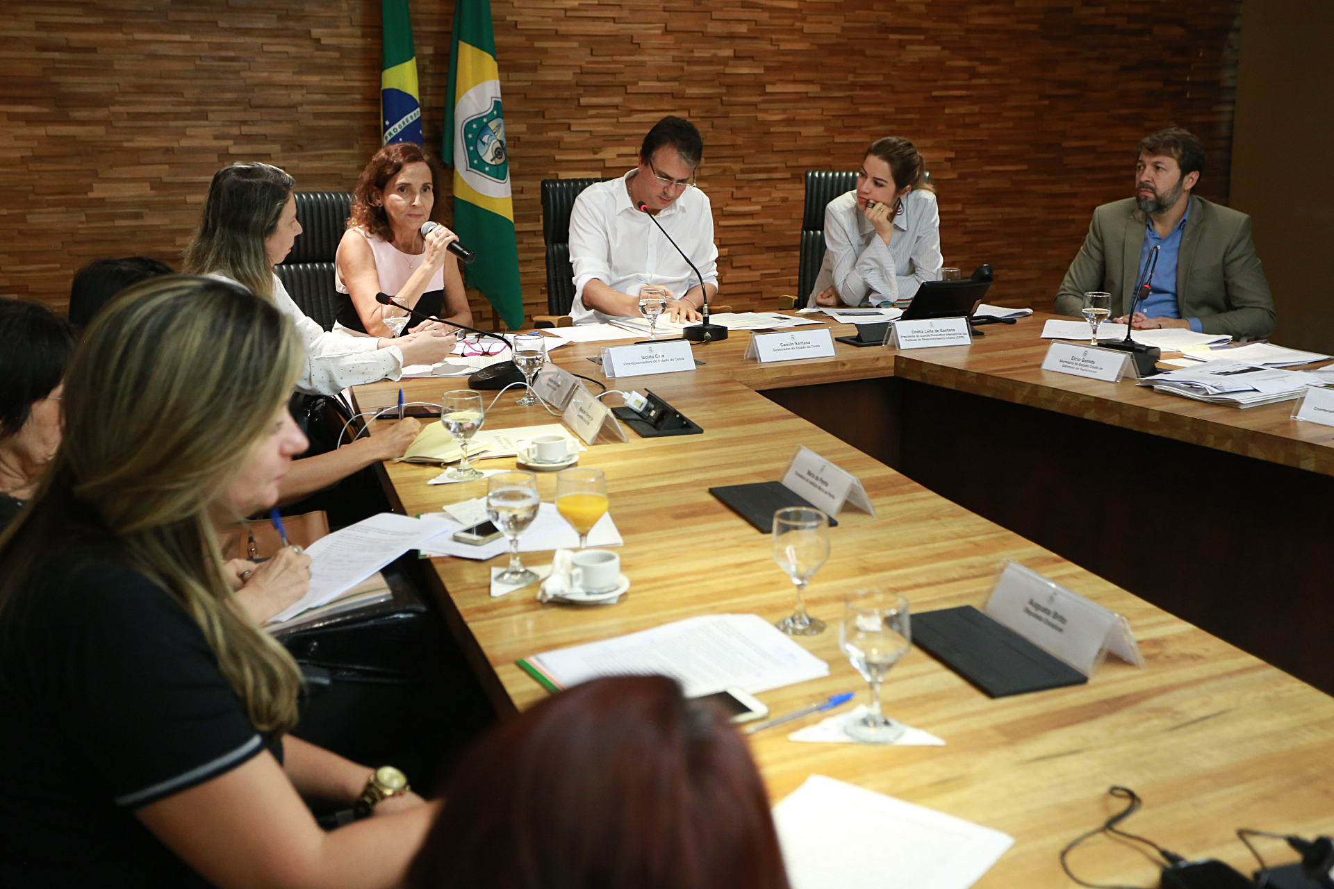 Governador propõe criação de Plano Estadual de Políticas para as Mulheres