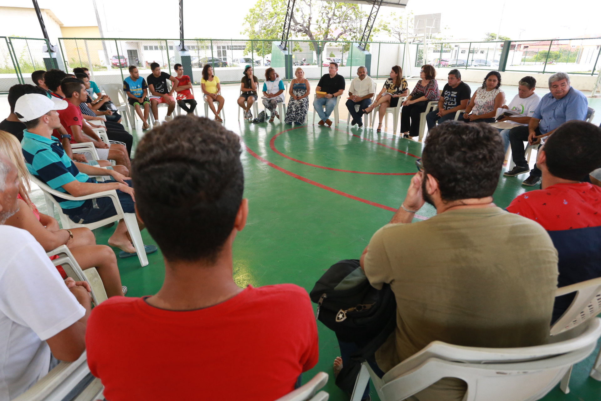CE Pacífico: Governo do Ceará e comunidade definem atividades na Vila do Esporte e Lazer do Canindezinho