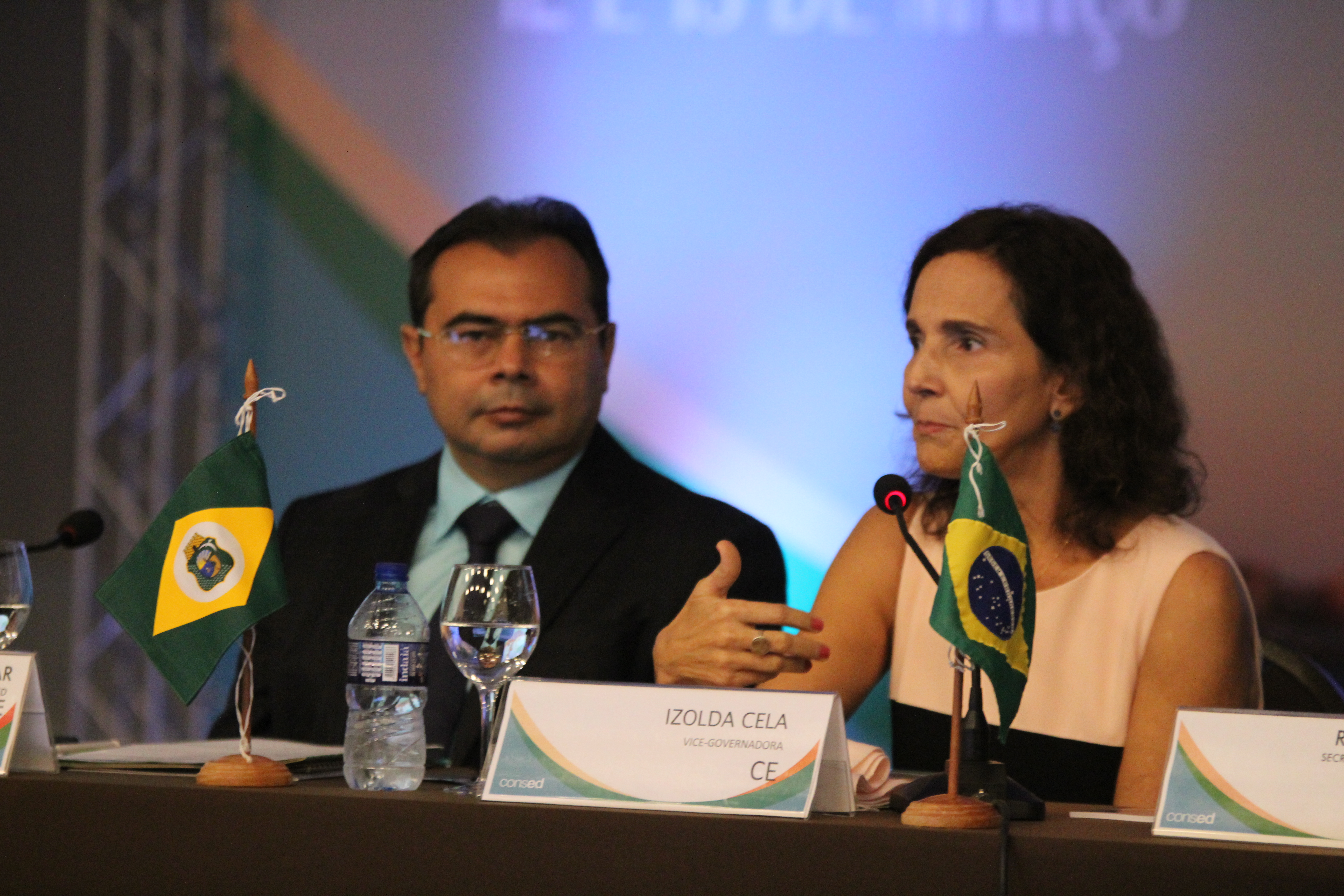 Vice-governadora debate redação da Base Nacional Curricular do Ensino Médio com secretários da Educação
