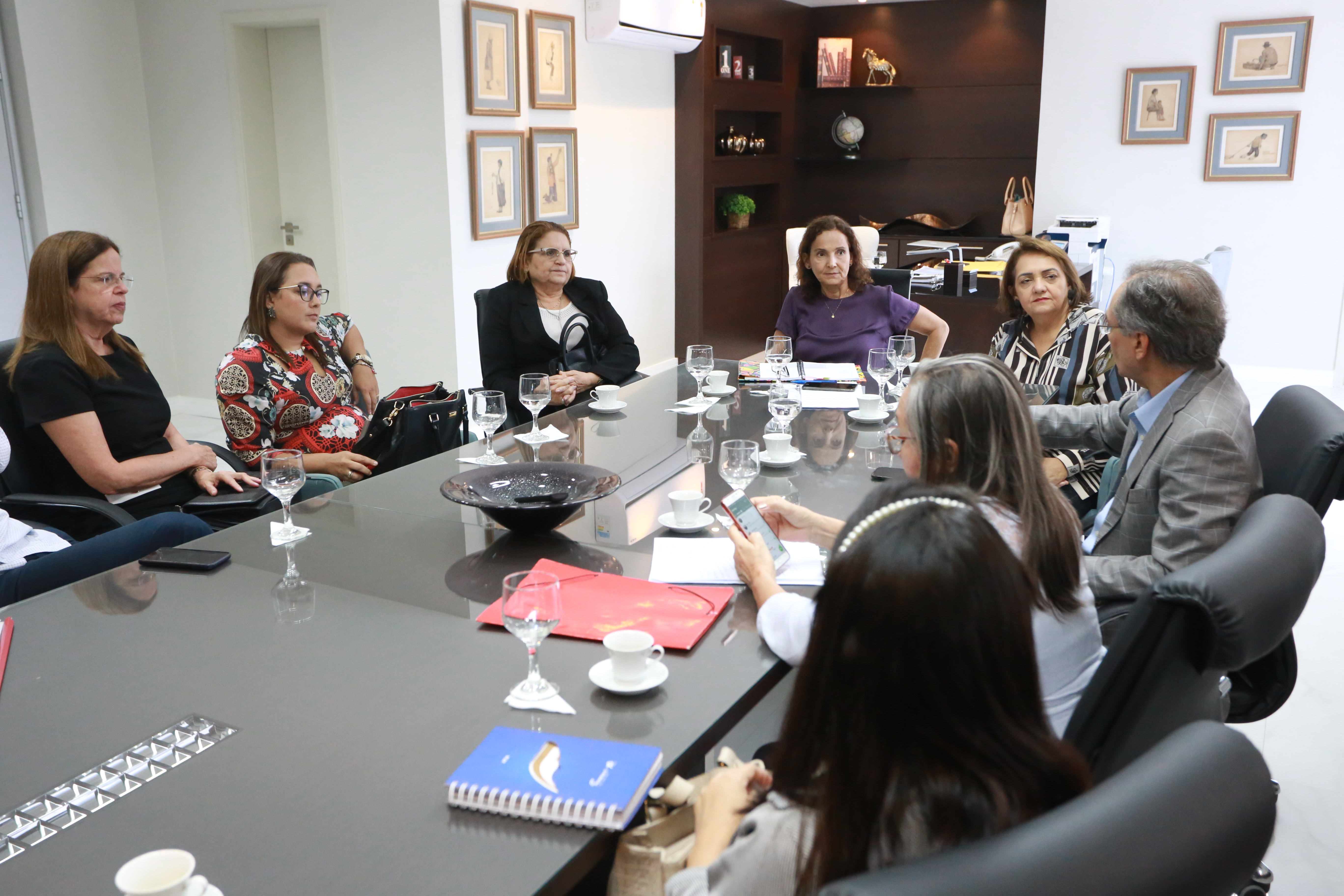 Vice-governadora debate ações para melhorias do Projeto Abrigar