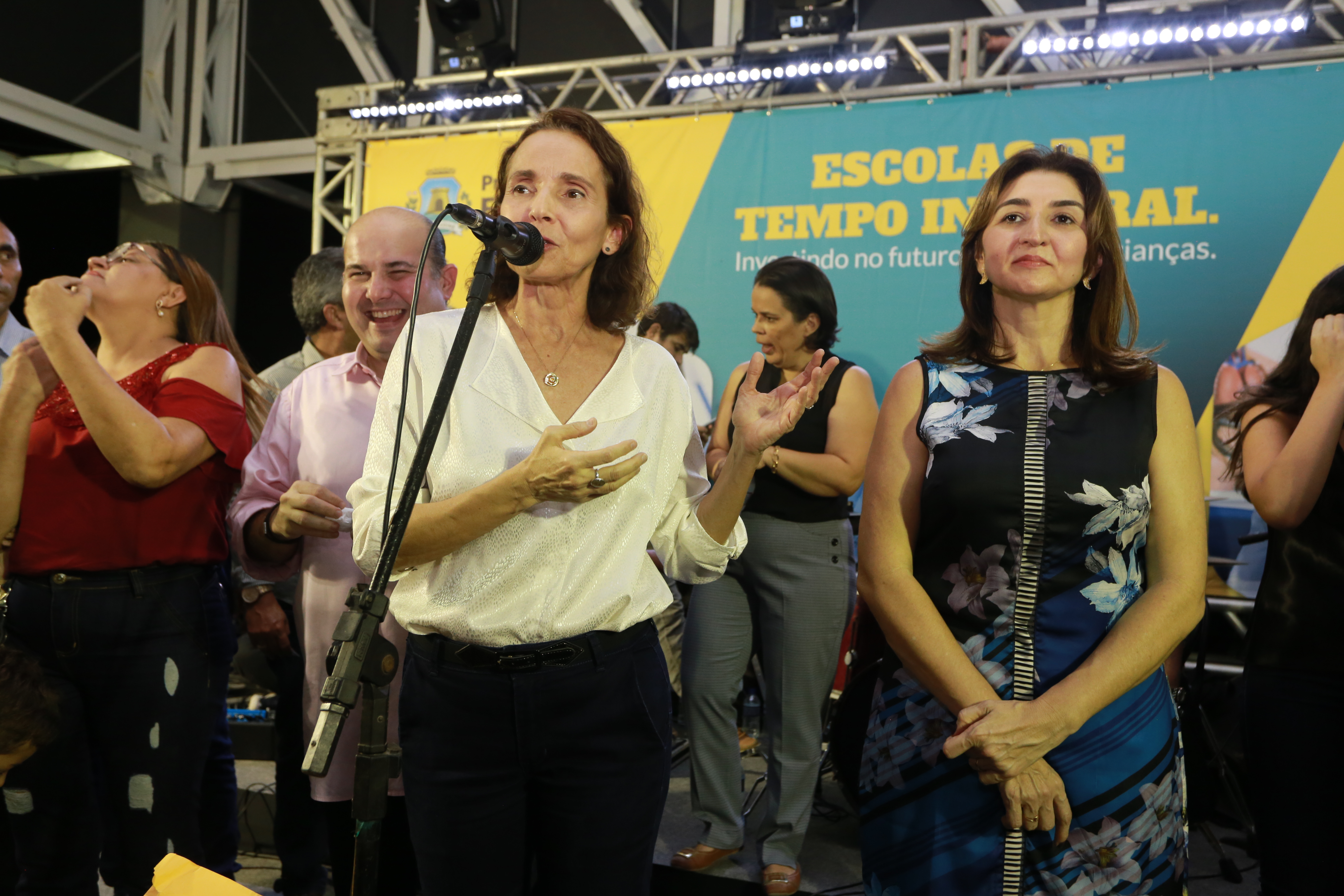 Vice-governadora inaugura Escola Municipal de Tempo Integral no Mondubim