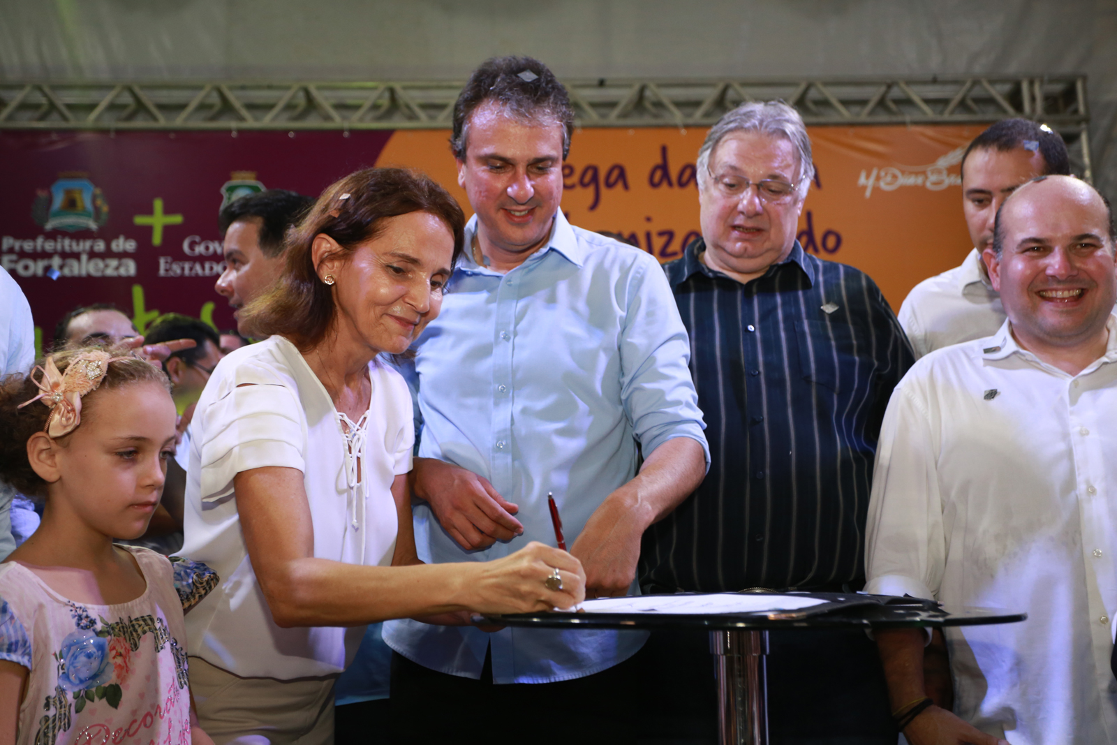 Governo do Ceará e Prefeitura entregam obra de urbanização do Morro Santa Terezinha