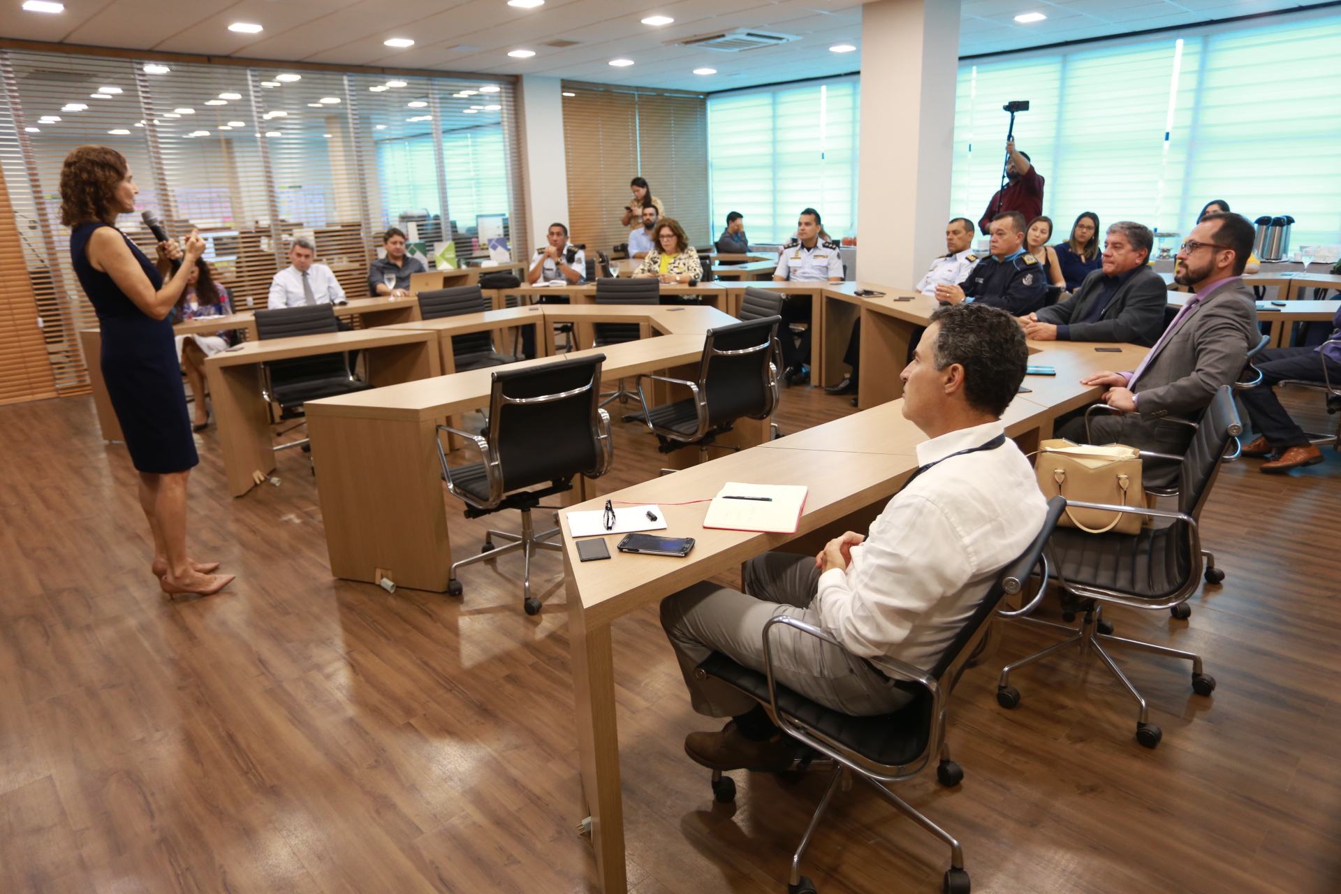 Governo do Ceará apresenta estratégias em segurança para ex-prefeito de Medellín