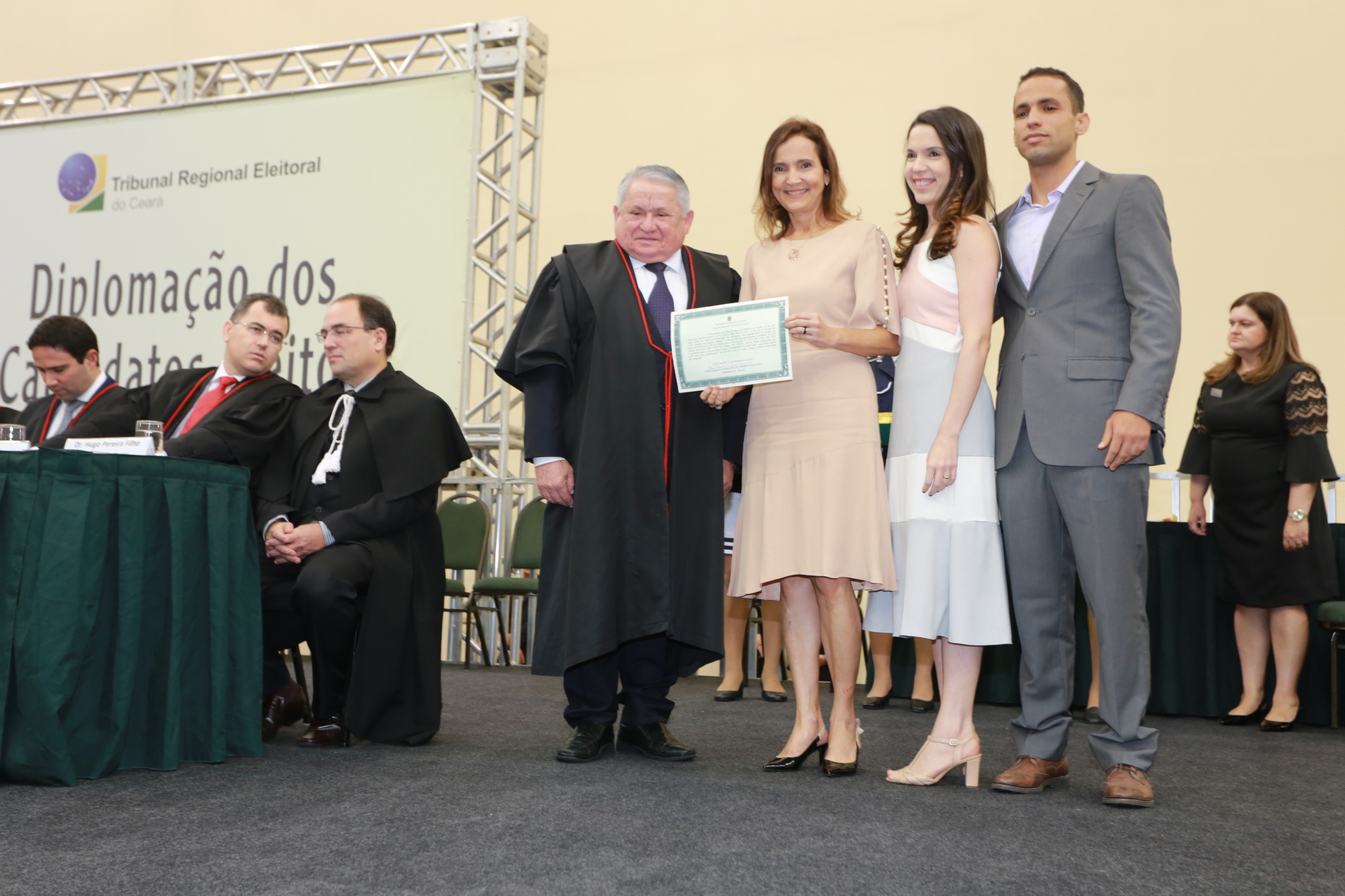 Camilo Santana e Izolda Cela são diplomados para o segundo mandato