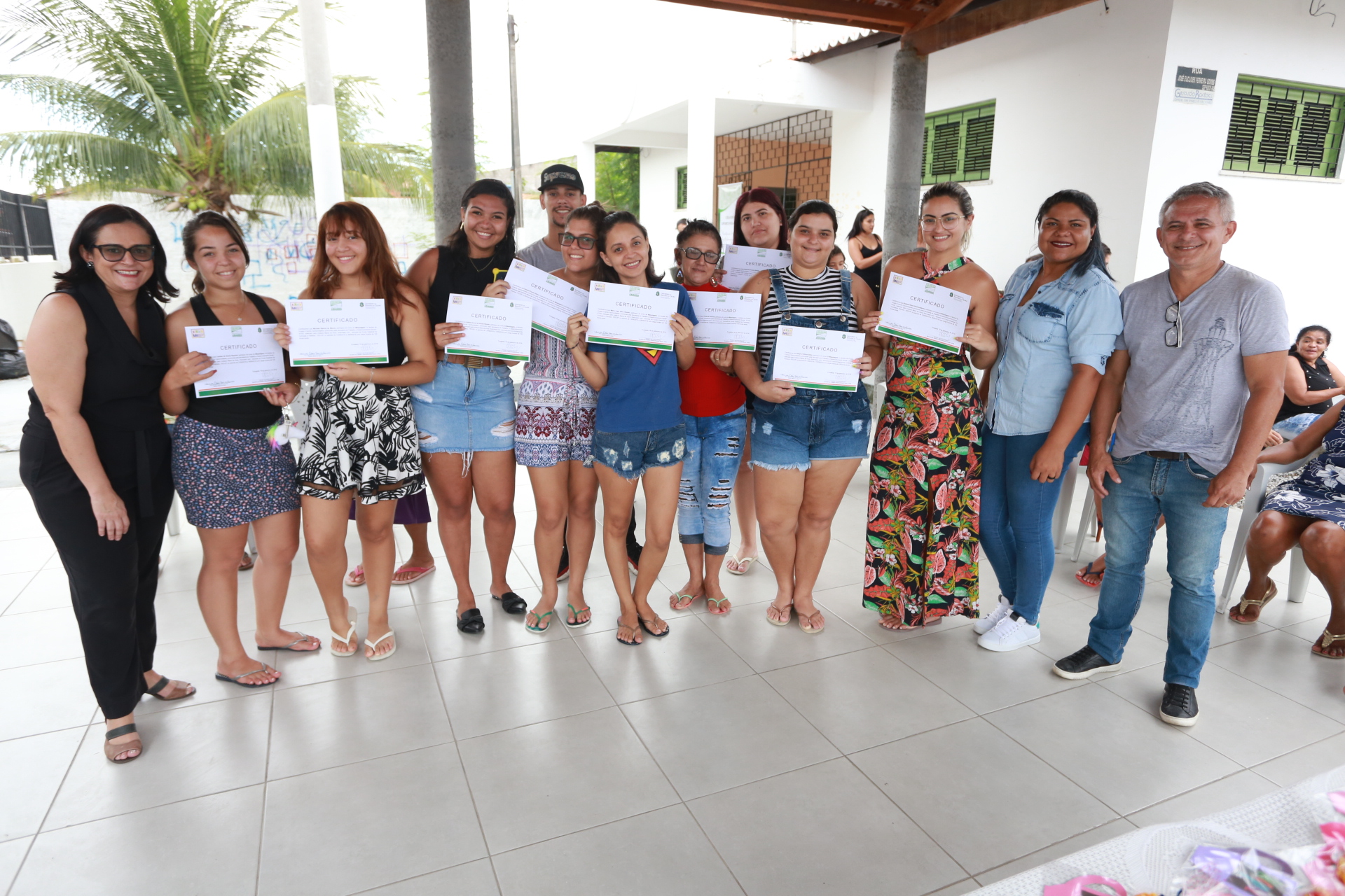 Dia da Mulher: Napaz do Curió realiza dia de cuidados para as mulheres e entrega certificados para jovens da comunidade
