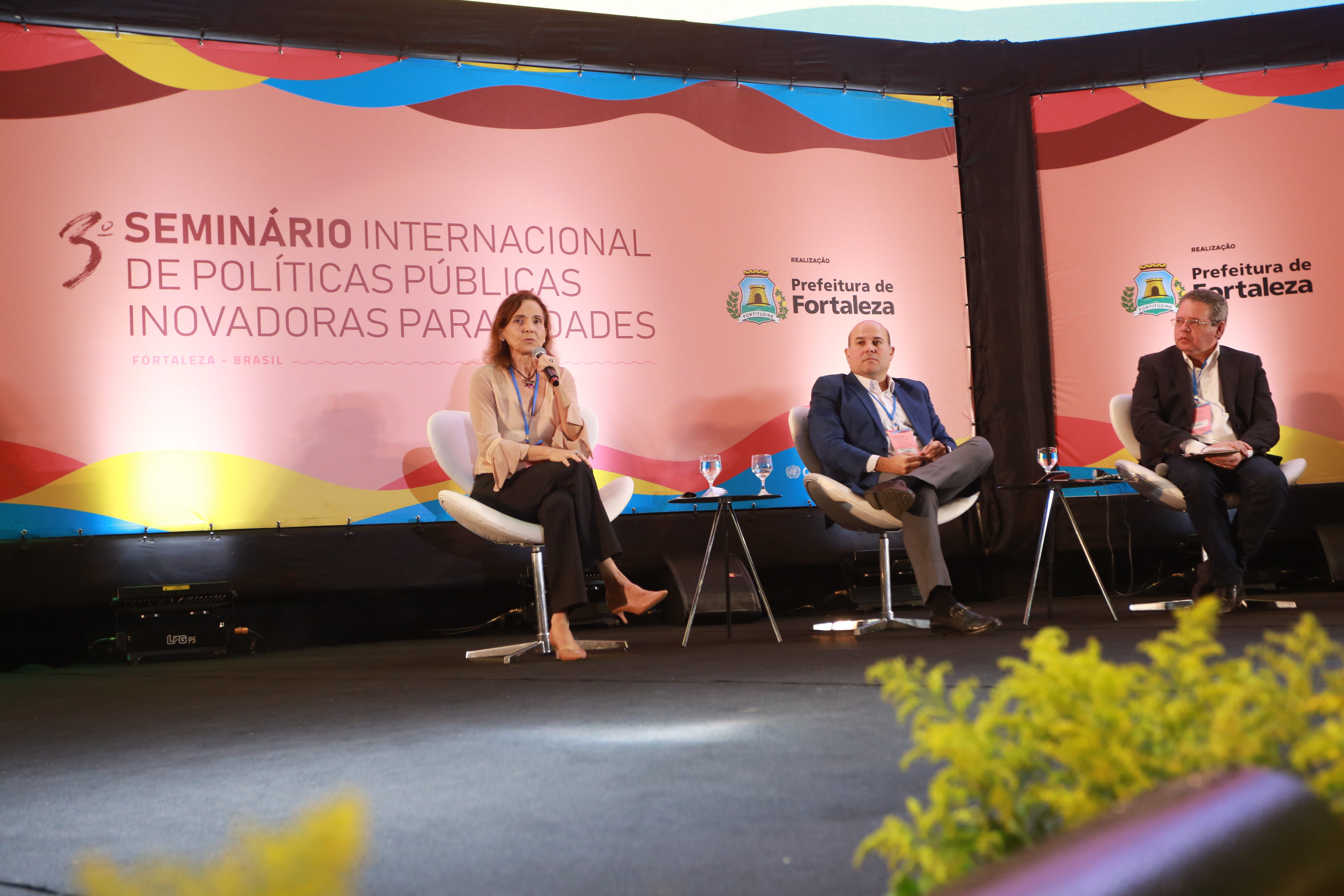 Izolda Cela participa de encerramento do Seminário Internacional de Políticas Públicas Inovadoras para Cidades