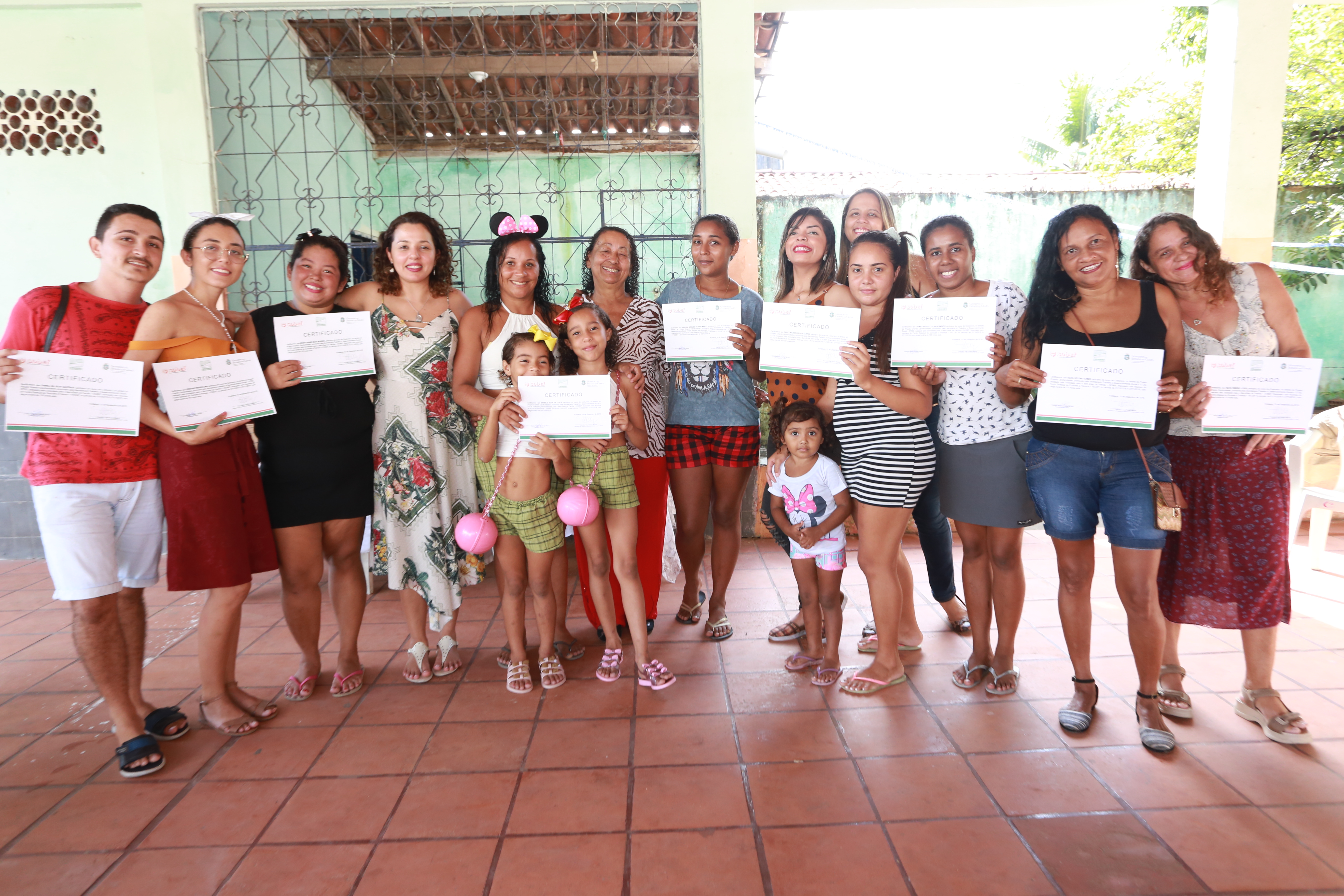 Pacto por um Ceará Pacífico: Criando Oportunidades certifica moradores do Bom Jardim no curso de corte e costura