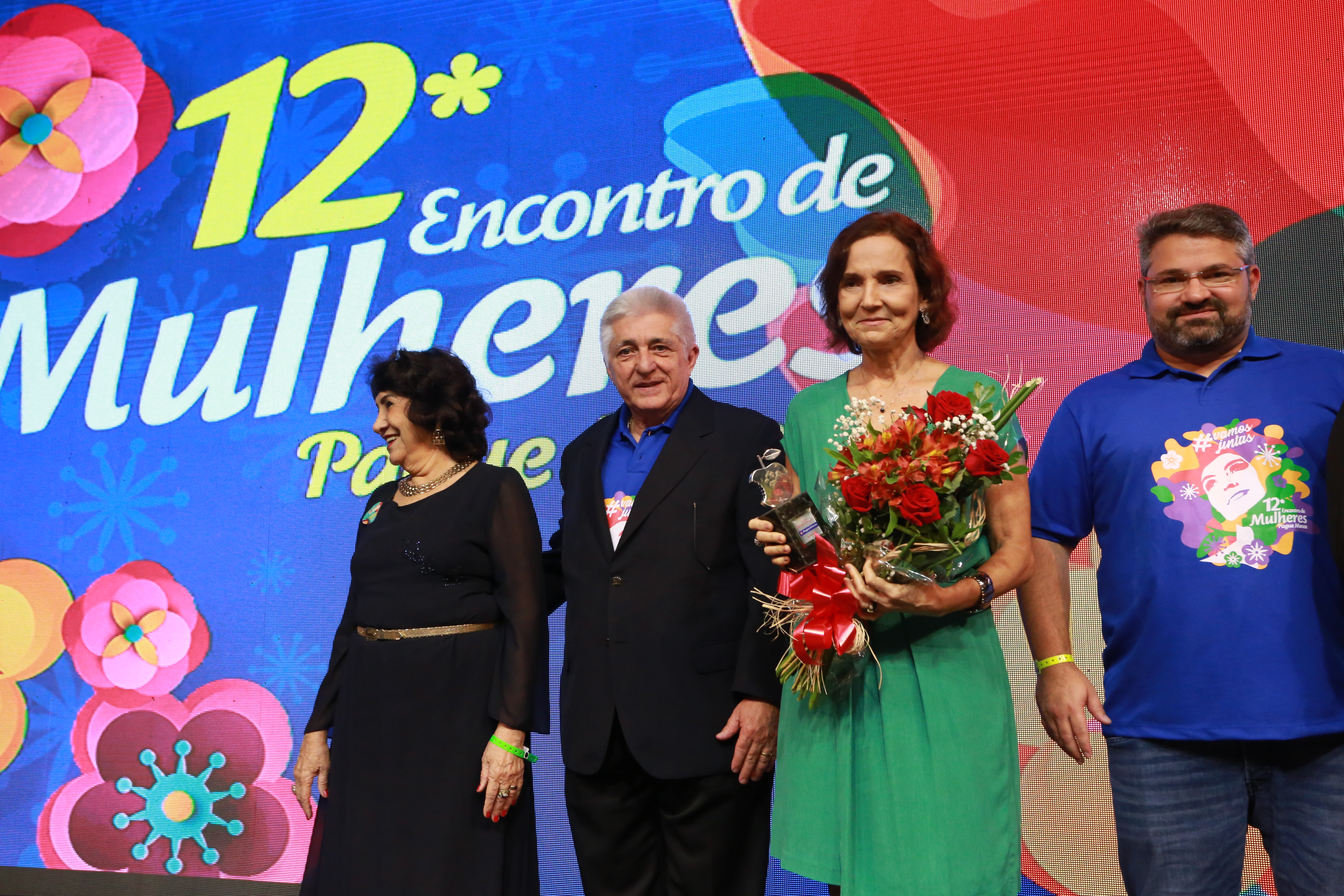 Vice-governadora é agraciada com o prêmio Mulheres de Ouro no 12° Encontro de Mulheres Pague Menos