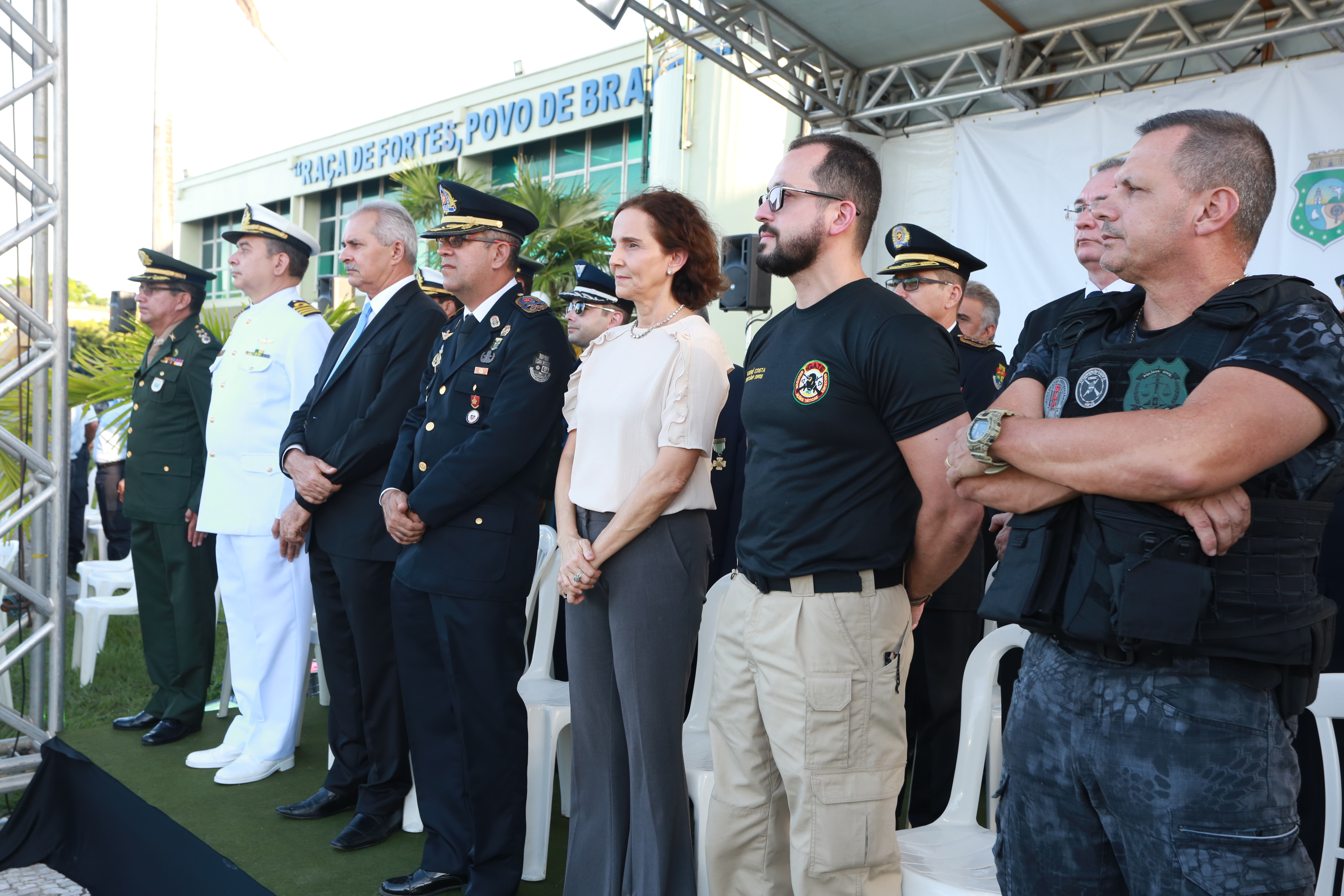 Vice-governadora participa da solenidade de aniversário de 184 anos da PMCE