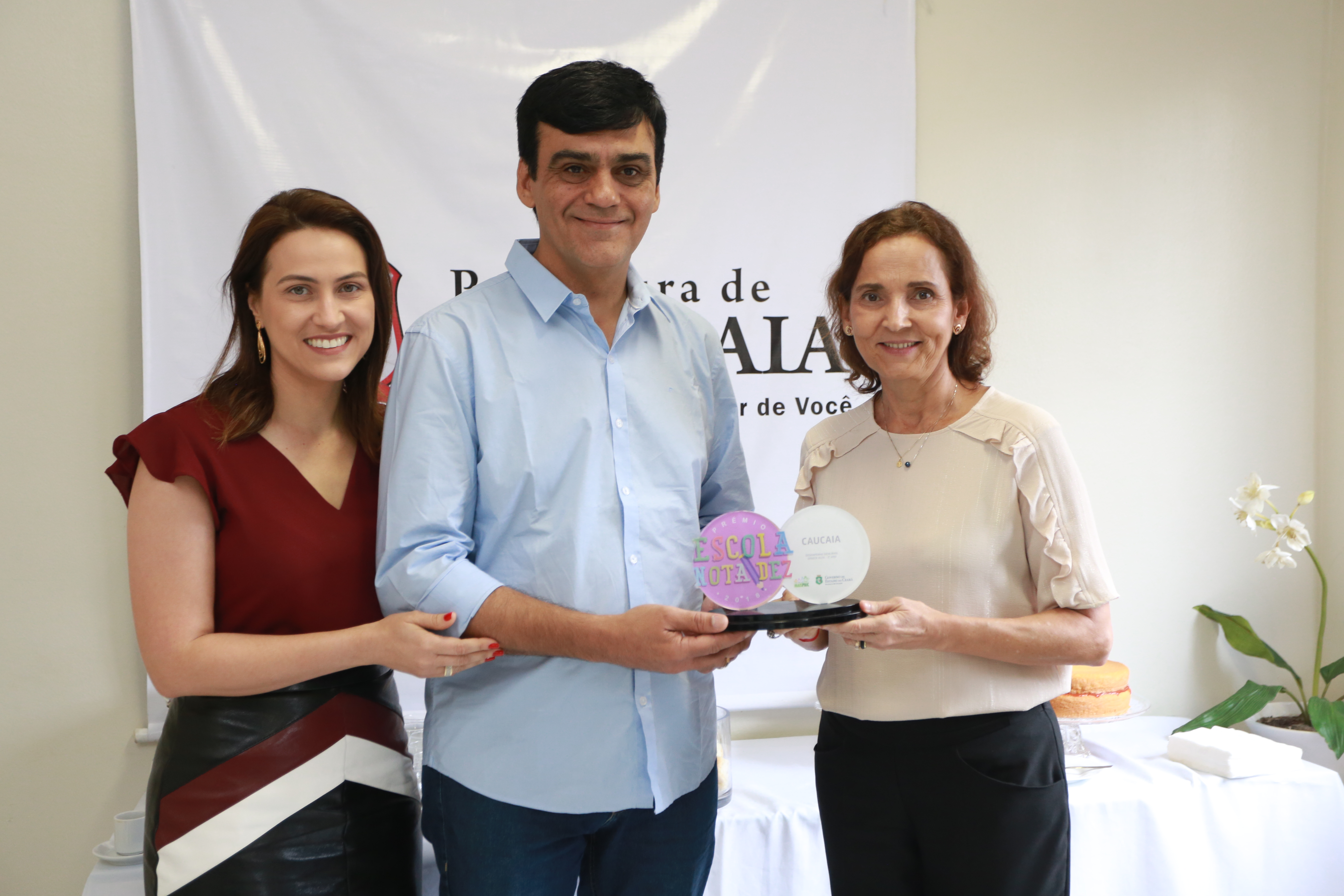 Vice-governadora e Prefeito de Caucaia debatem projetos de melhoria da rede de ensino