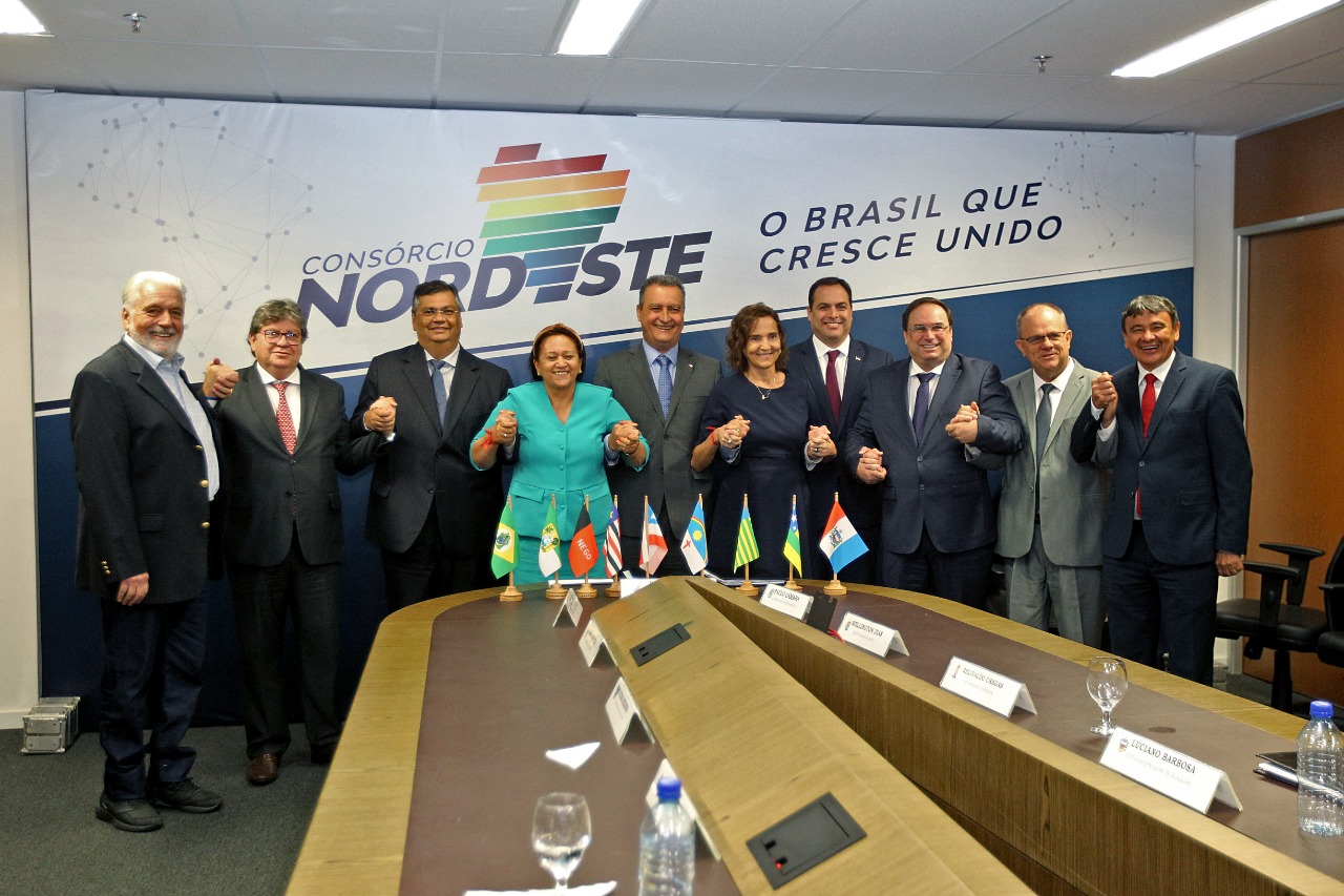 Izolda Cela participa da primeira reunião do Consórcio Nordeste em Salvador
