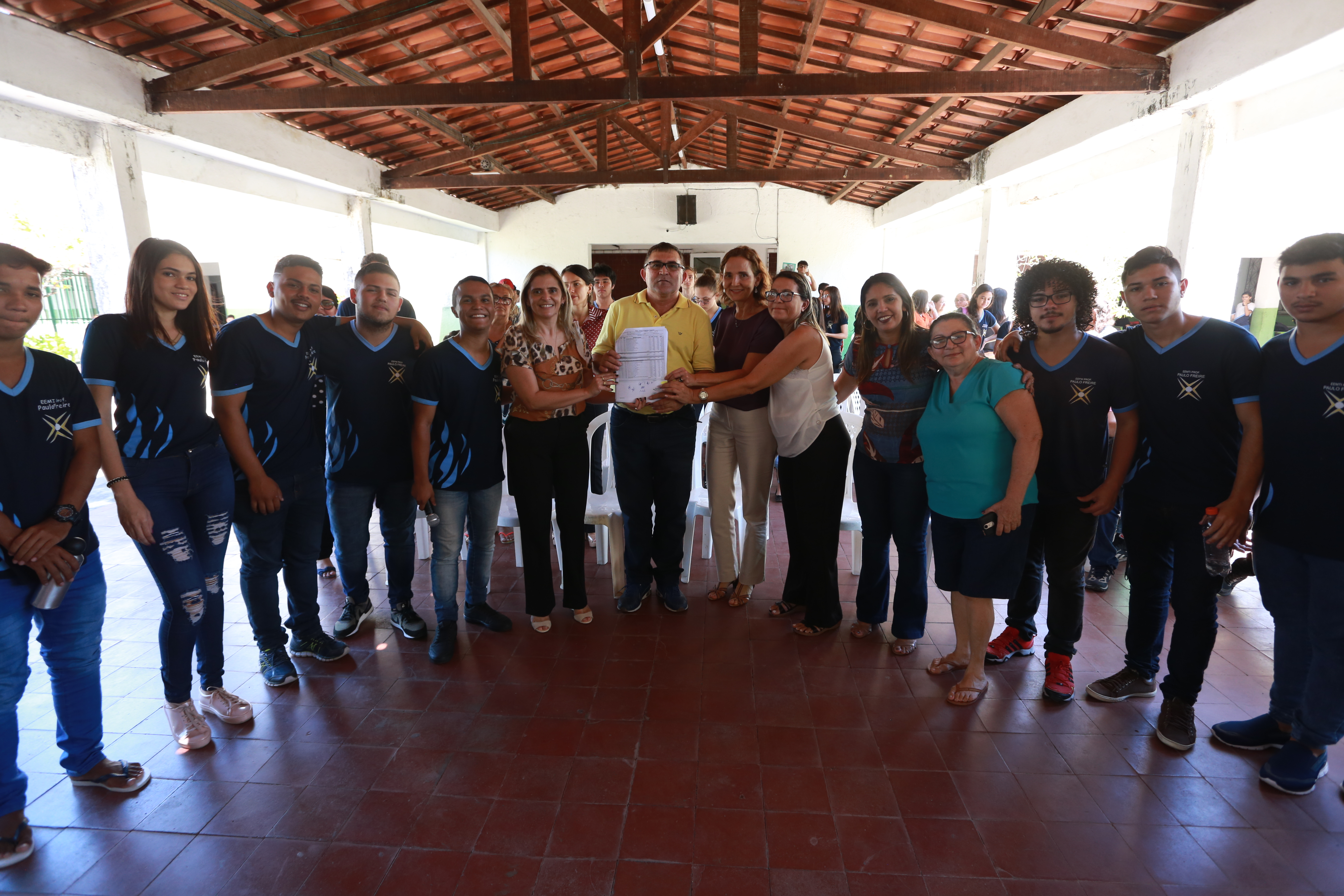 Vice-governadora assina ordem de serviço para reforma de escola no bairro Henrique Jorge