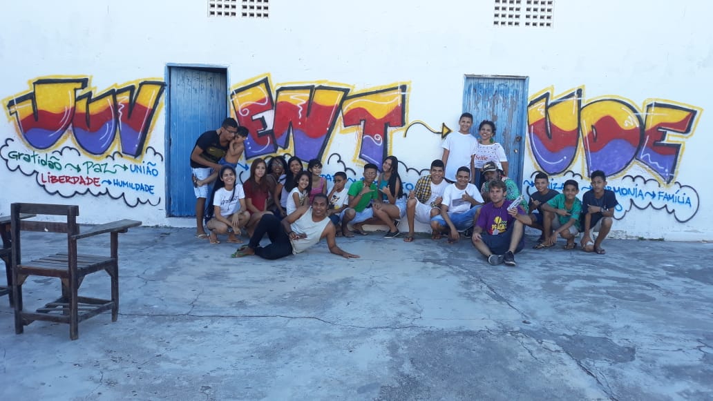 Ceará Pacífico: moradores realizam grafite na sede do Conselho Comunitário do Genibaú