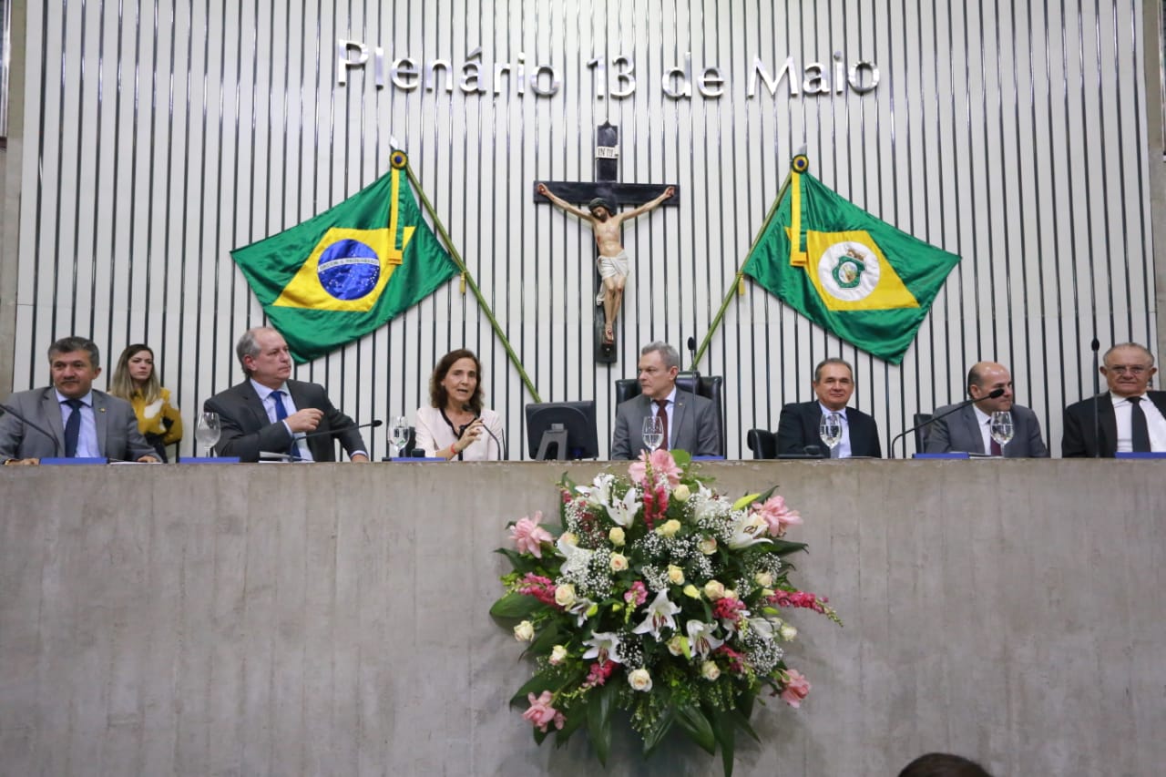 Sessão solene comemora os 30 anos da Constituição do Ceará