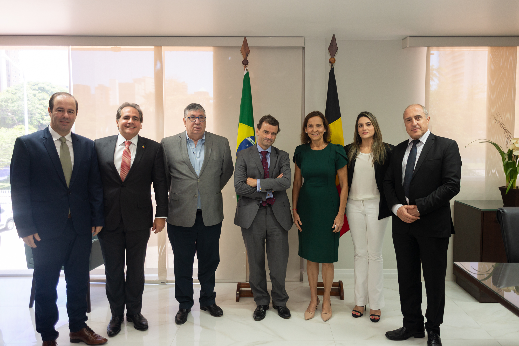 Governo do Ceará negocia parceria no ramo de achocolatados com embaixador da Bélgica