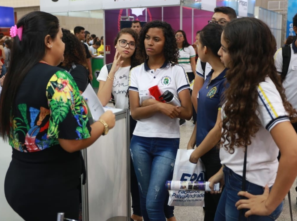 Ceará Pacífico: jovens aproveitam 1,2 mil vagas de estágio e aprendizagem durante feira do estudante