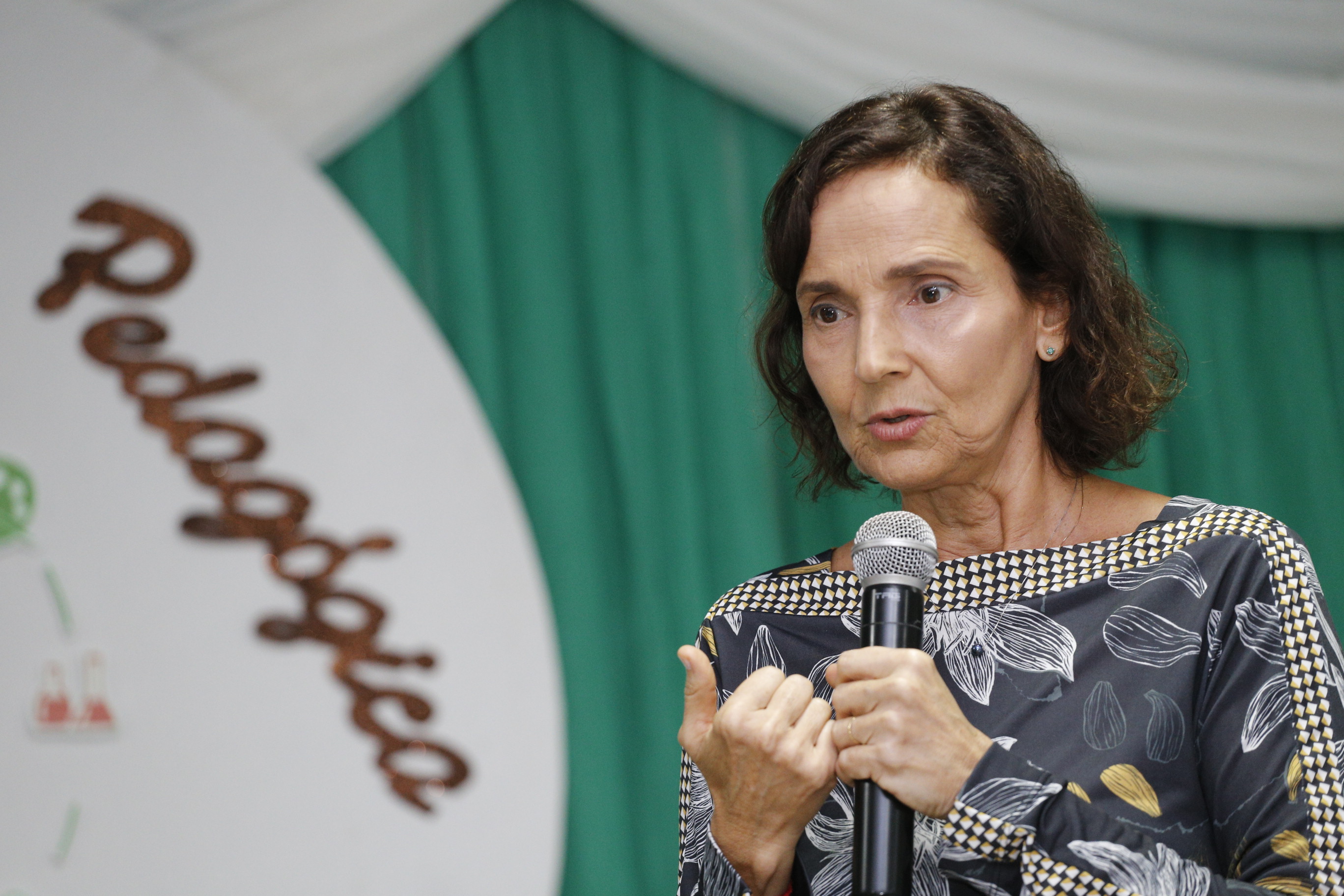 Izolda Cela defende pacto pela educação durante abertura da jornada pedagógica de Ararendá