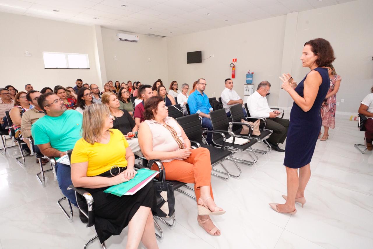 Diretores escolares participam de reunião sobre diretrizes do projeto Virando o Jogo